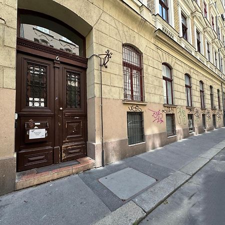 Charming Art Deco Style Apartment In The Heart Of Будапеща Екстериор снимка