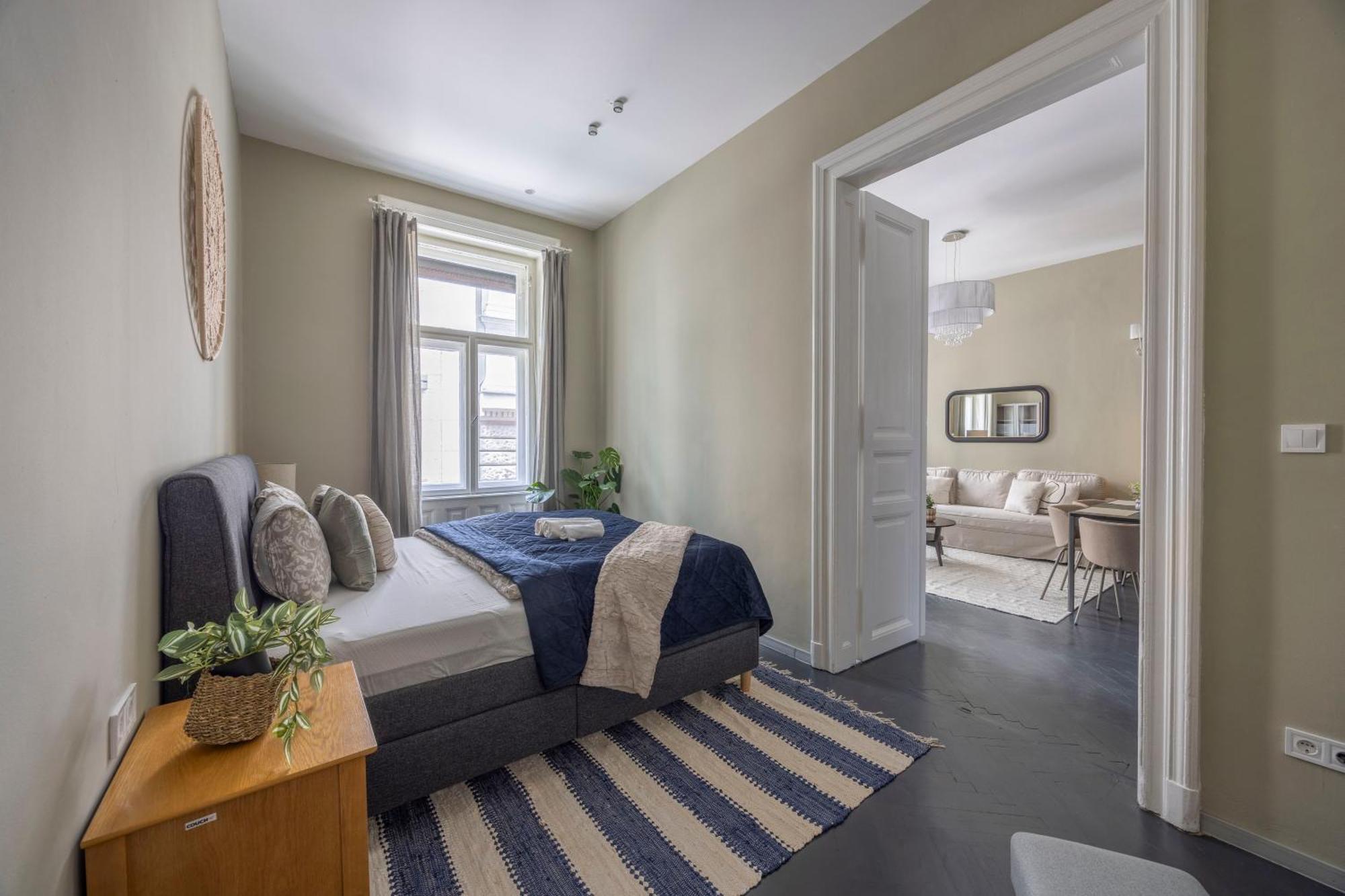 Charming Art Deco Style Apartment In The Heart Of Будапеща Екстериор снимка