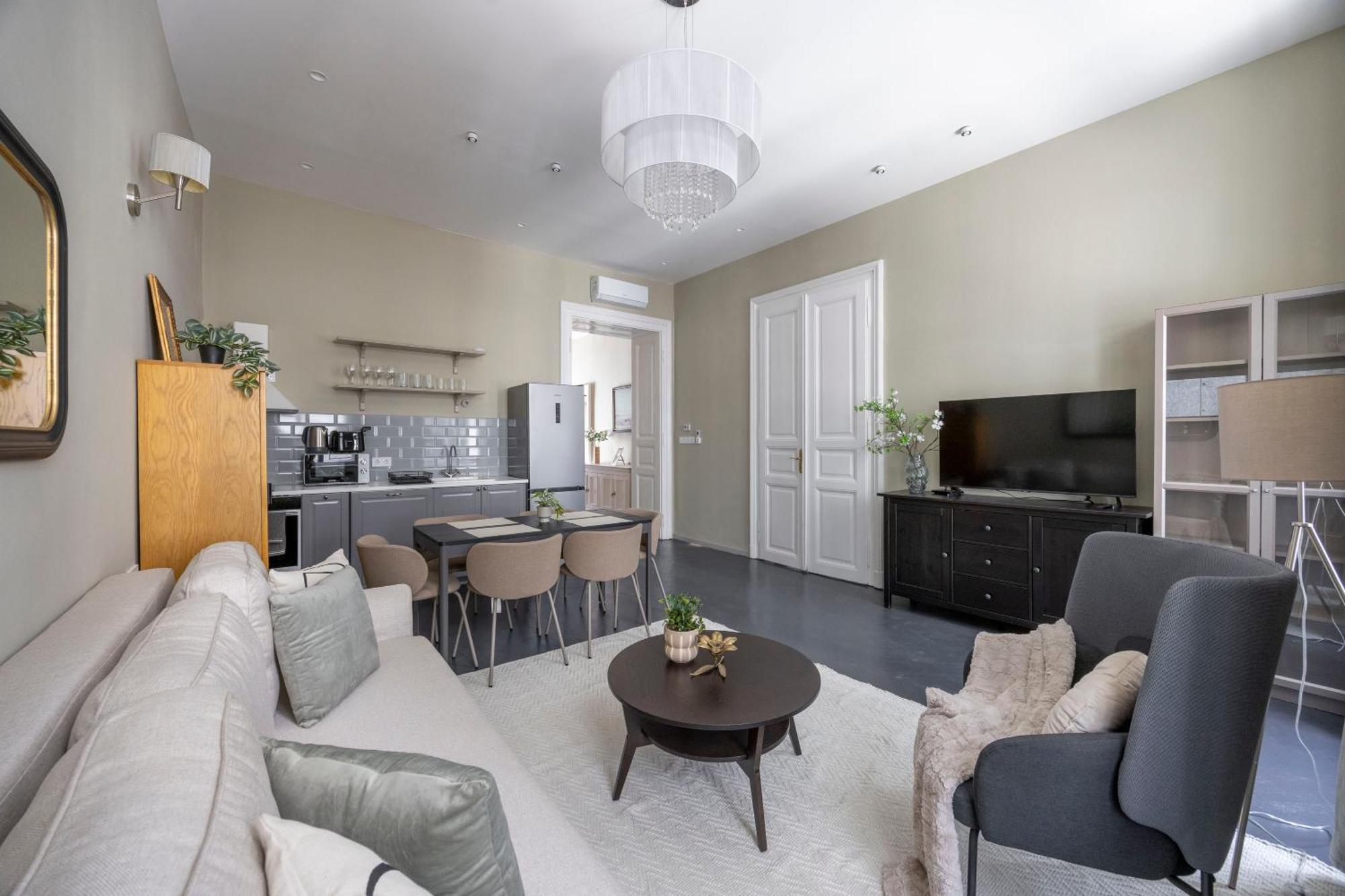 Charming Art Deco Style Apartment In The Heart Of Будапеща Екстериор снимка